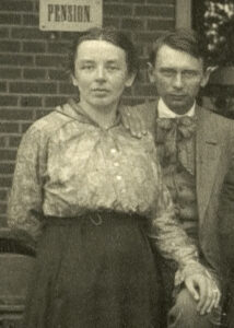 Detail van een ‘Zernike-familiefoto’ uit ca. 1915, kort nadat Jan en Annie getrouwd waren.